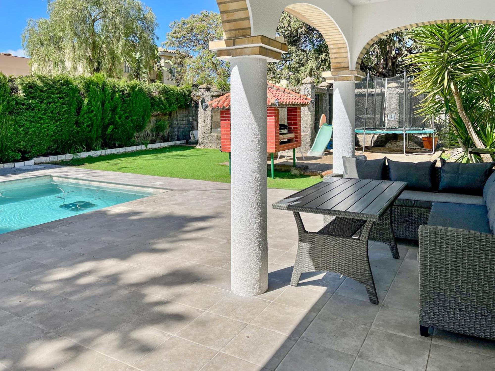 Villa Alamos Jerez I Piscina Salada Climatizada I Bbq I Jardines I 850M2 เฮเรซ เด ลาฟรอนเตรา ภายนอก รูปภาพ